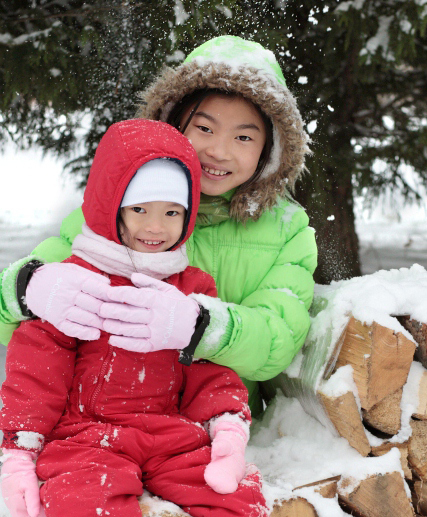 9833zia_and_kyla_winter_2011