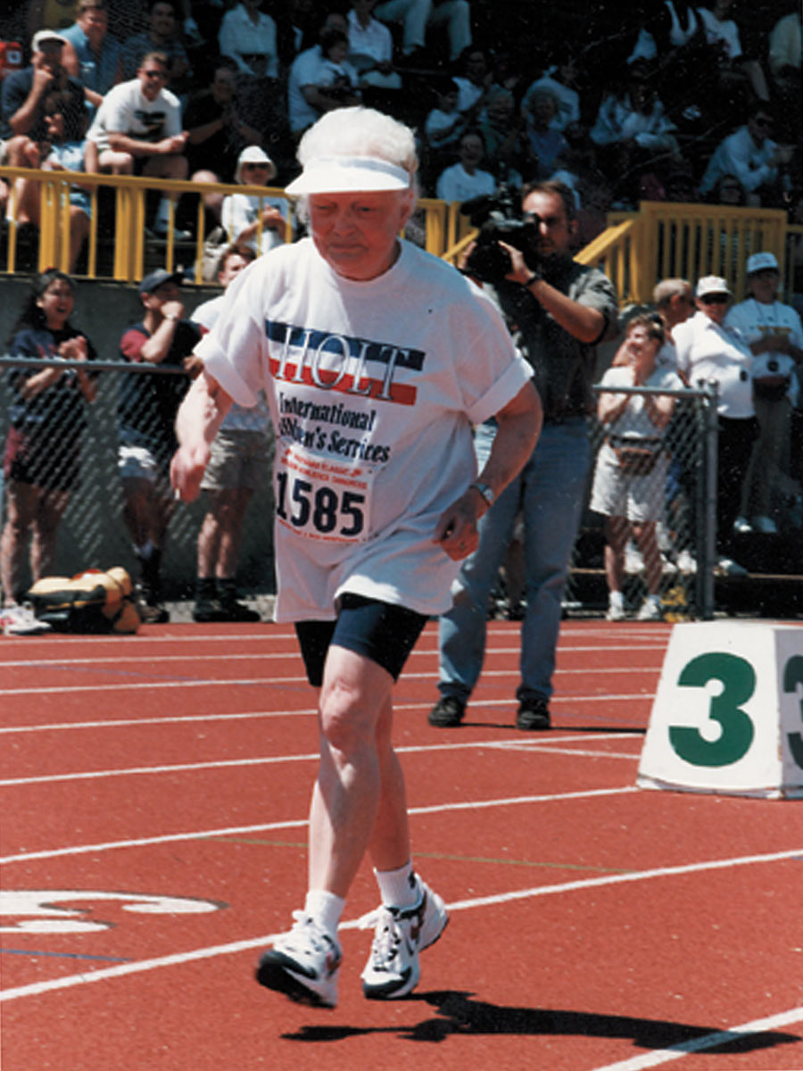 bertha holt running at hayward field eugene oregon