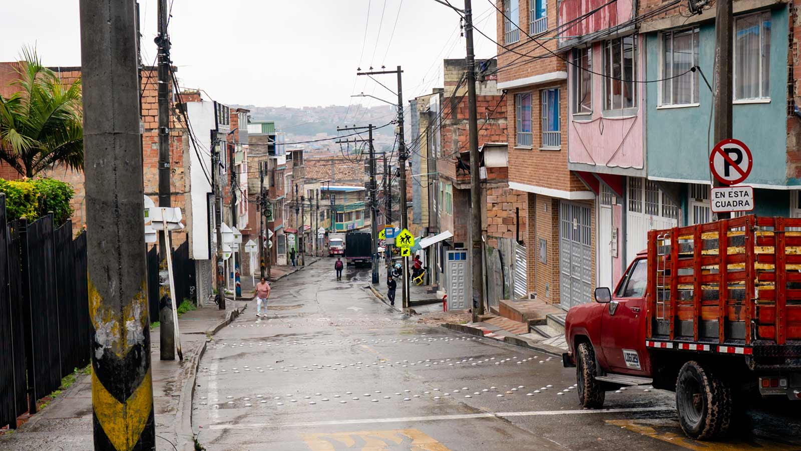 a landscape of the street where Hogares Bambi is located