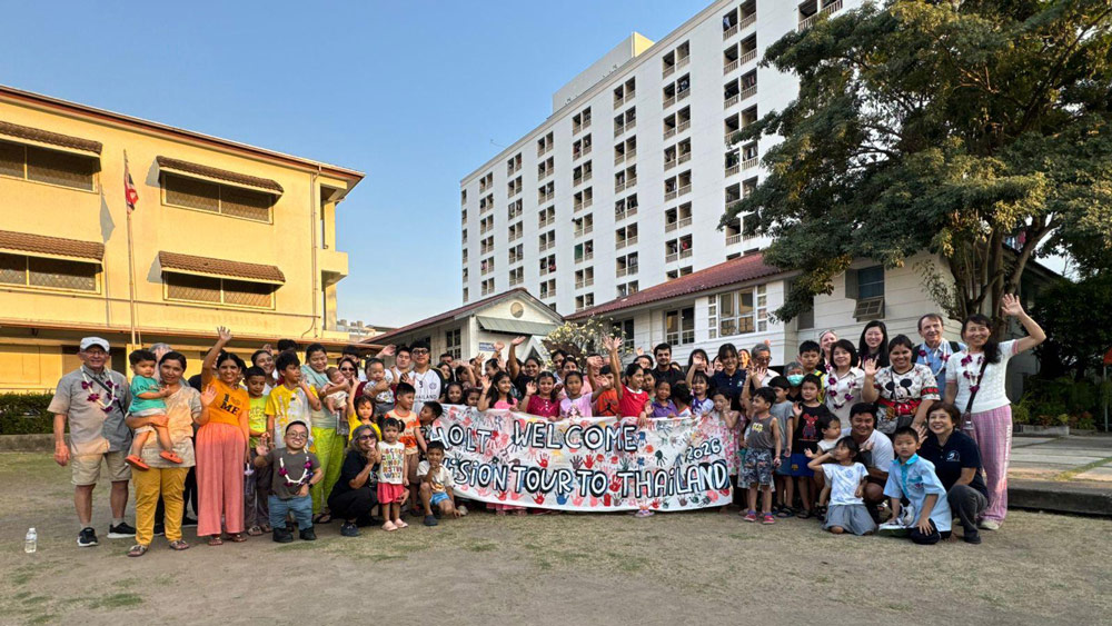 Participants on the Thailand Vision Trip visiting an after-school program for children in need.